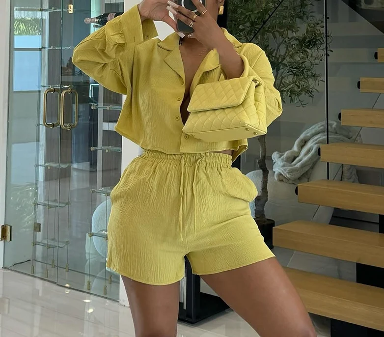 

Женский костюм из 2 предметов, милый и свежий стиль, рубашка с воротником и длинными рукавами, шорты с завязками и высокой талией, повседневный комплект, лето 2024