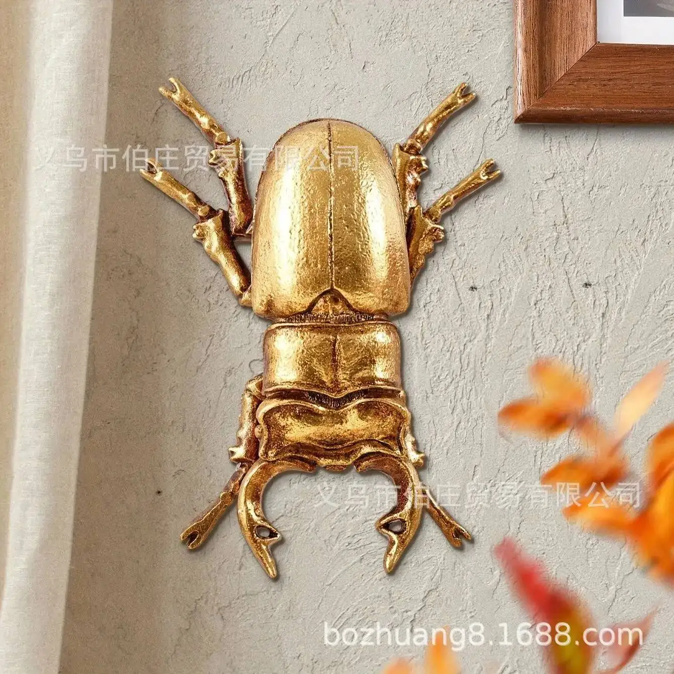 Unique and Creative gold Insect Wall Decoration Hanging Ornament Resin Material Hornet Home Decor Craft