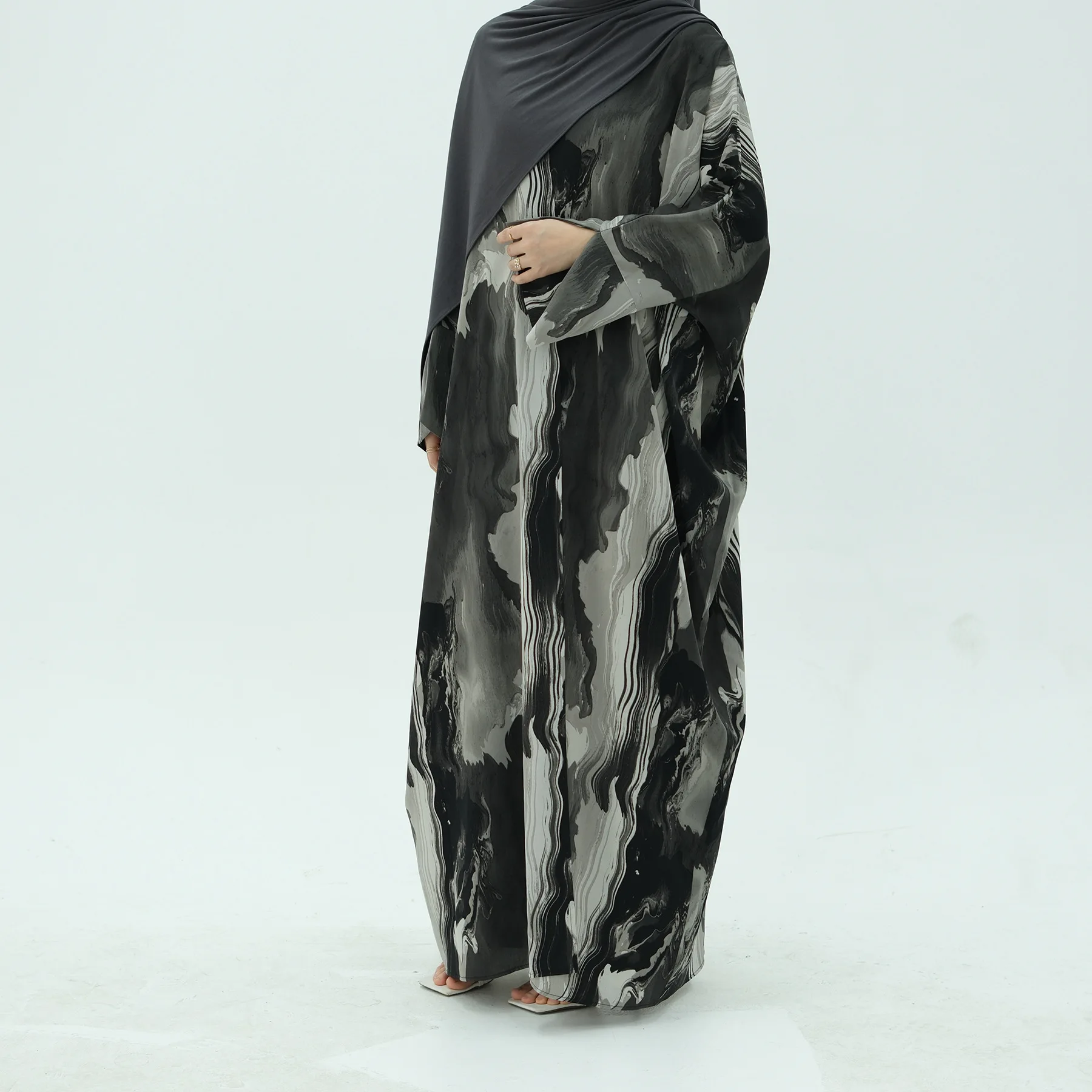 

Turkish Muslim Women's Solid Color Open Front Cardigan Robe with Fashion Print - Elegant Modest Abaya Without Hijab