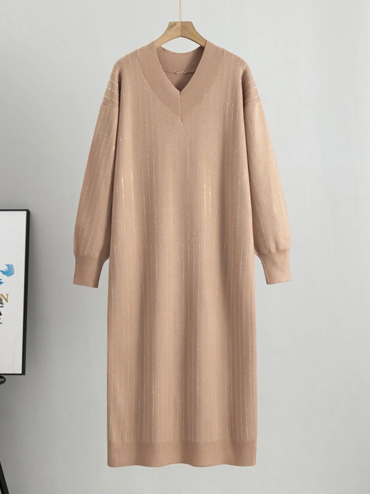 Vestido de Suéter Solto de Manga Longa com Decote em V e Efeito Emaecedor, Camada Base Interna, Saia Longa, Novo Estilo Pri...