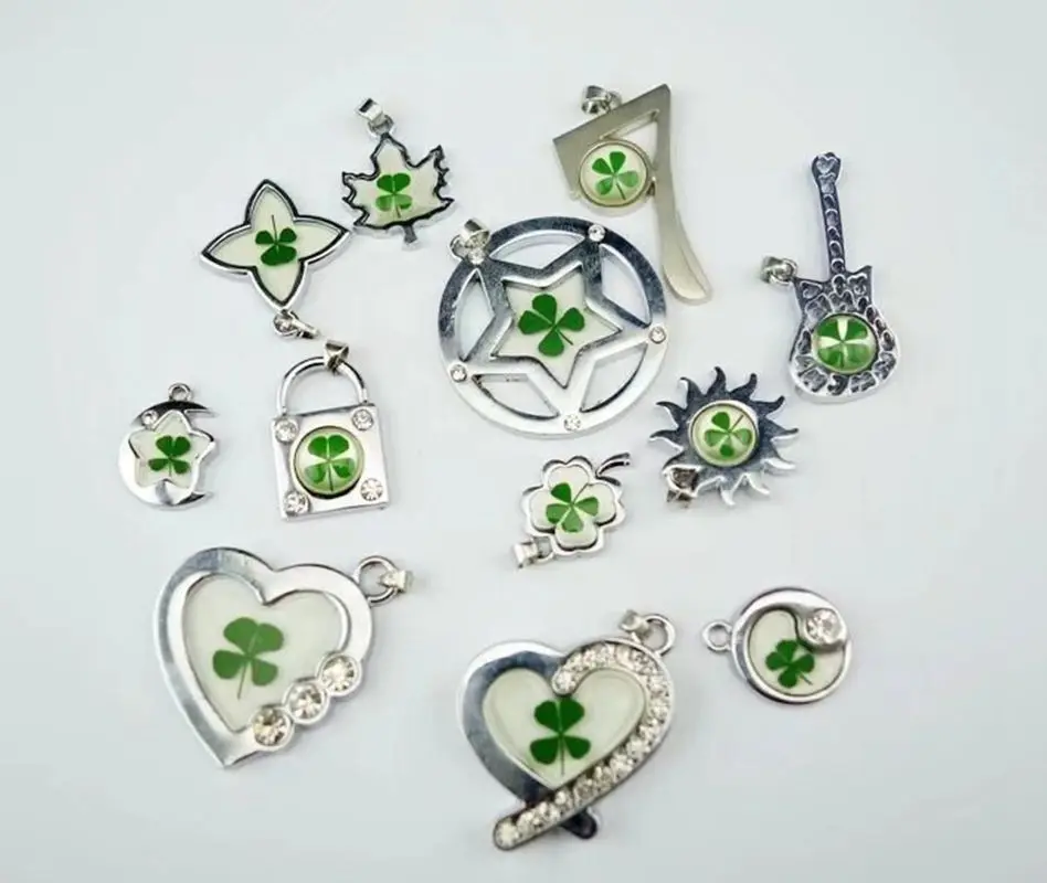 

20 pcs Handmade Natural Real Four Leaf Clover Resin Mixed Style Pendant Jewelry