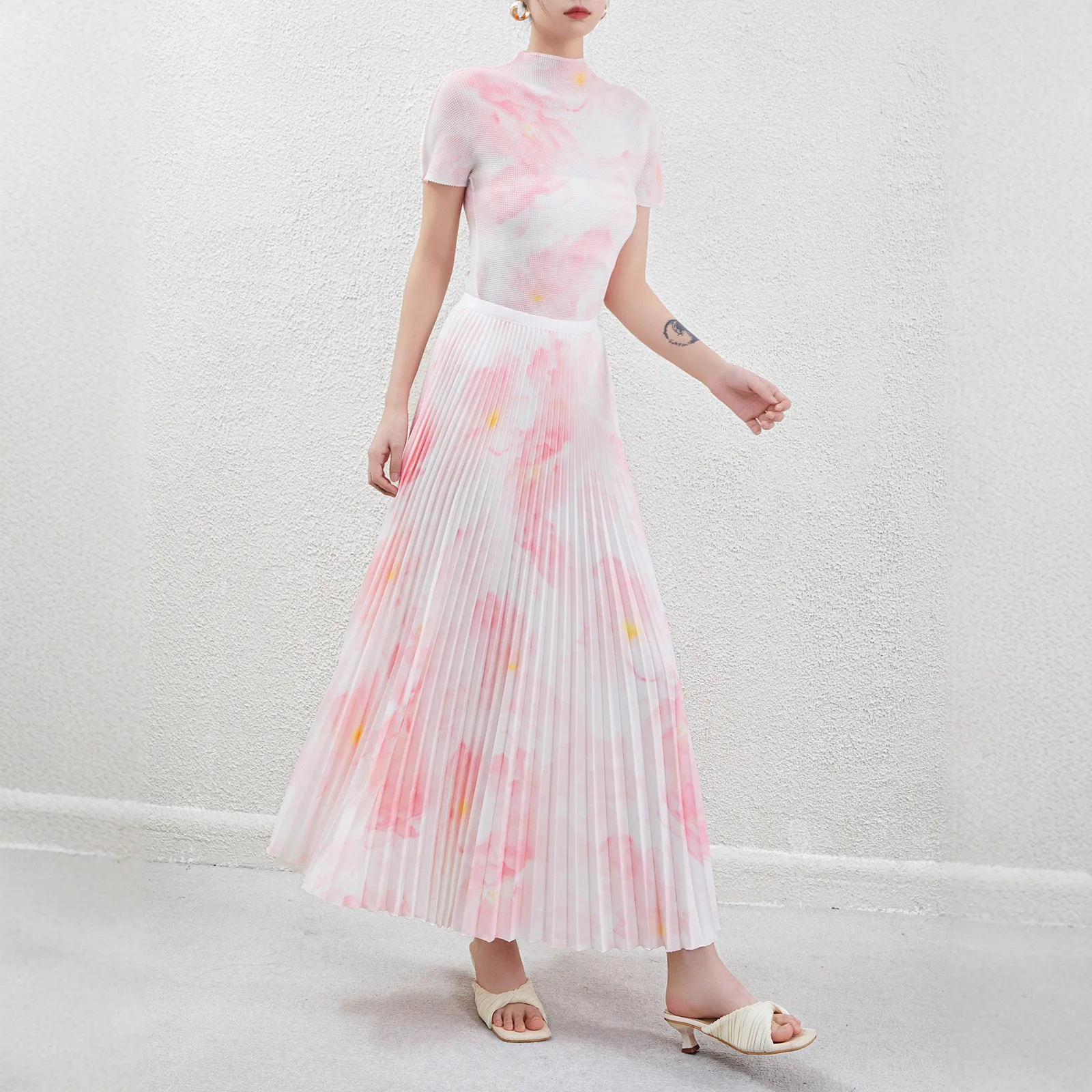 

Miyake Folds 2026 Spring and Summer New French Halo Printed T-shirt Top Pleated Skirt Set Women Romantic Pink Dressy Set Pleats