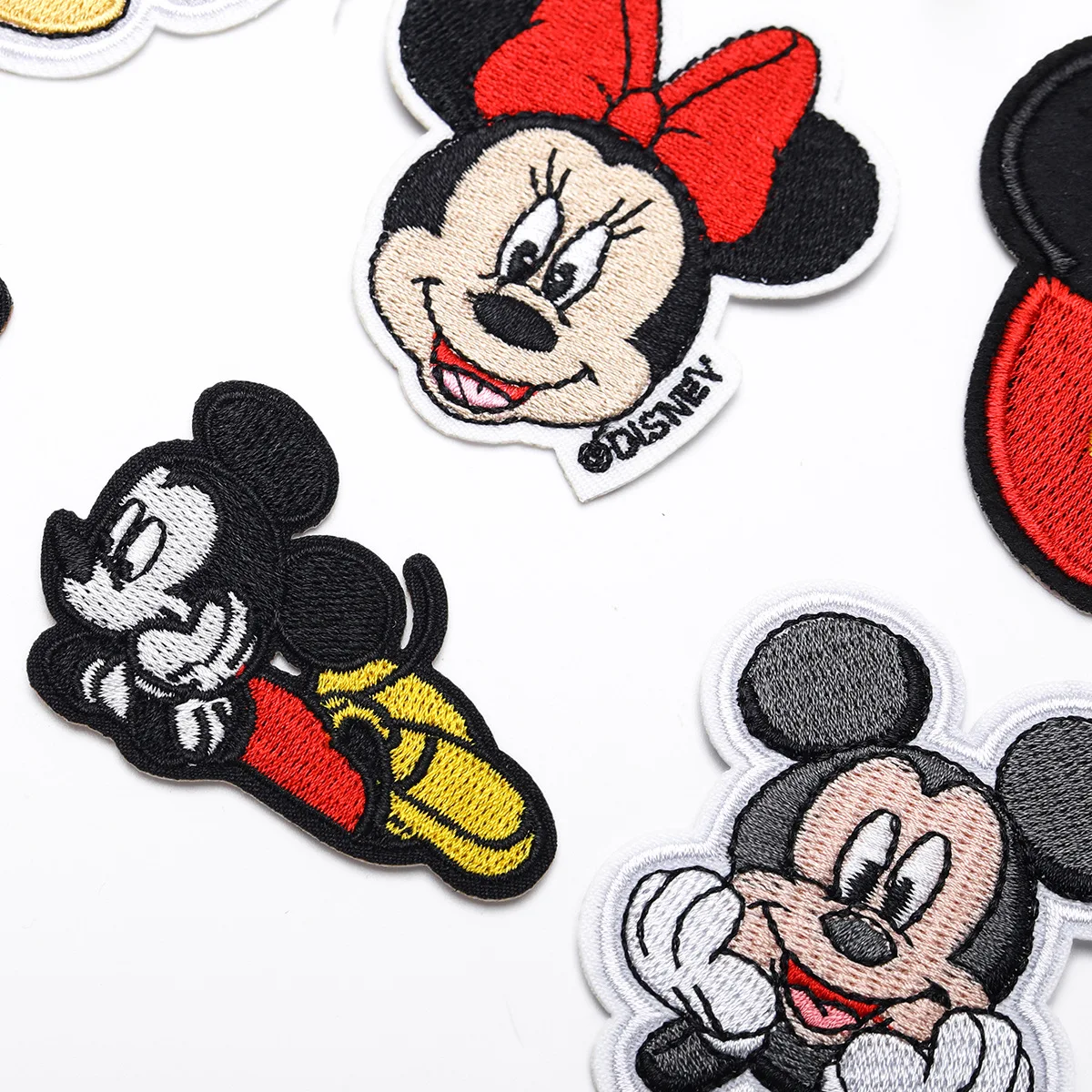 11 szt. Naszywki Mickey Mouse Minnie DIY\'y naszywka z tkaniny na łatce DIY wystrój ubrania T shirt kreskówka aplikacja haftowane dżinsy