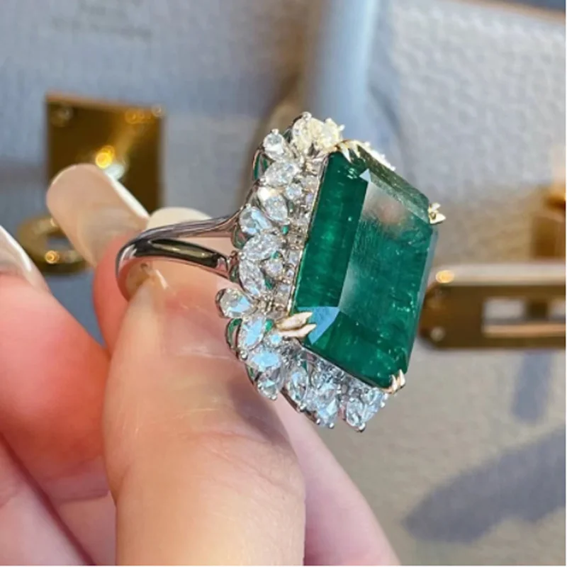 2023 New green square zircon Women\'s flash finger ring