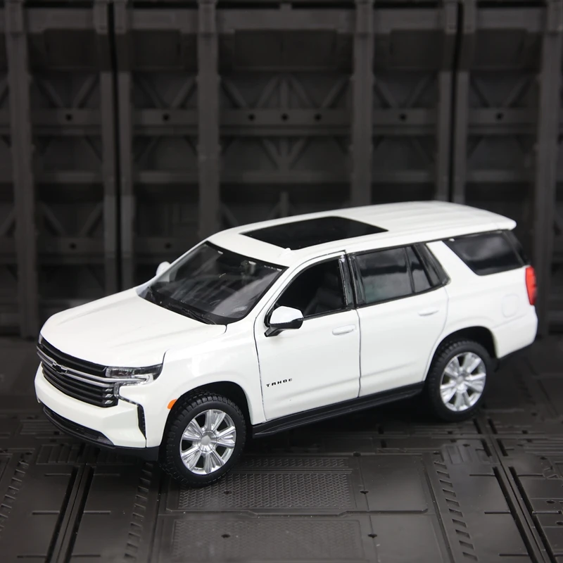 

Maisto 1:26 Simulated Chevrolet Tahoe 2021 alloy car model with doors that can be opened, static ornament gift
