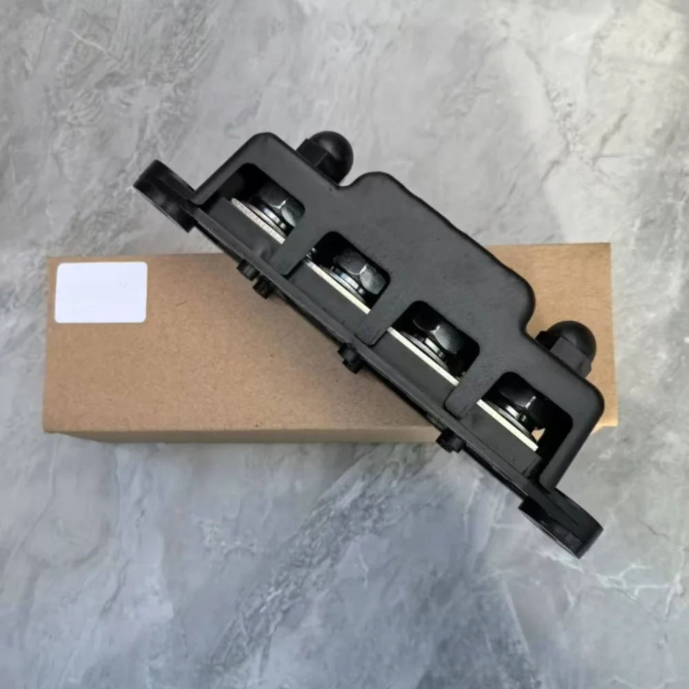 Heavy-duty 12V Busbar Power Distributor With Multiple Connection Points For Automotive RV Marine Electrical Systems