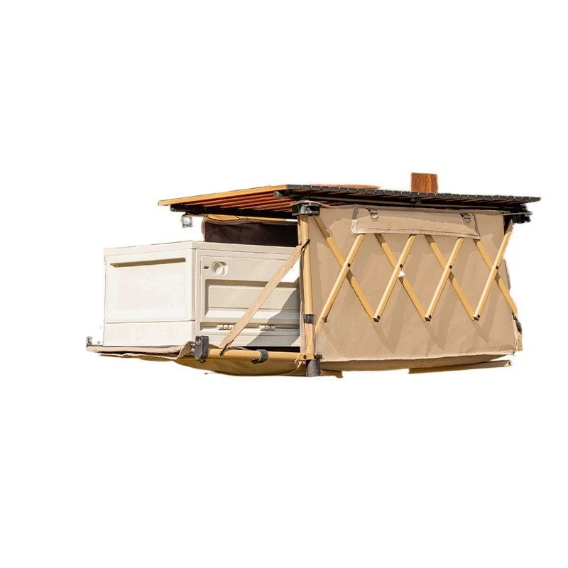 Outdoor-Camper, sammeln Sie das Modell, verlängern Sie es und fahren Sie dann den Anhänger-Campingwagen-Wagen.