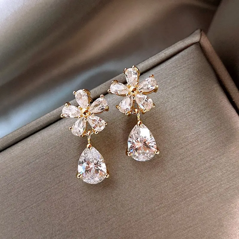 Exquisite Blätter-Kristallblumen-Ohrstecker für Damen, AAA-Zirkon, Rosen-Schmetterling-Quasten-Ohrringe, Brautschmuck für Hochzeit und Party – Detail 6