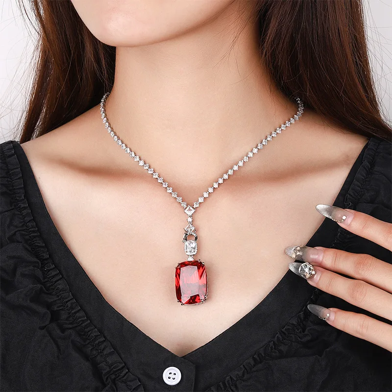 New Gold-Plated Fashion Gemstone Square Diamond Luxurious Pendant Necklace 20*28