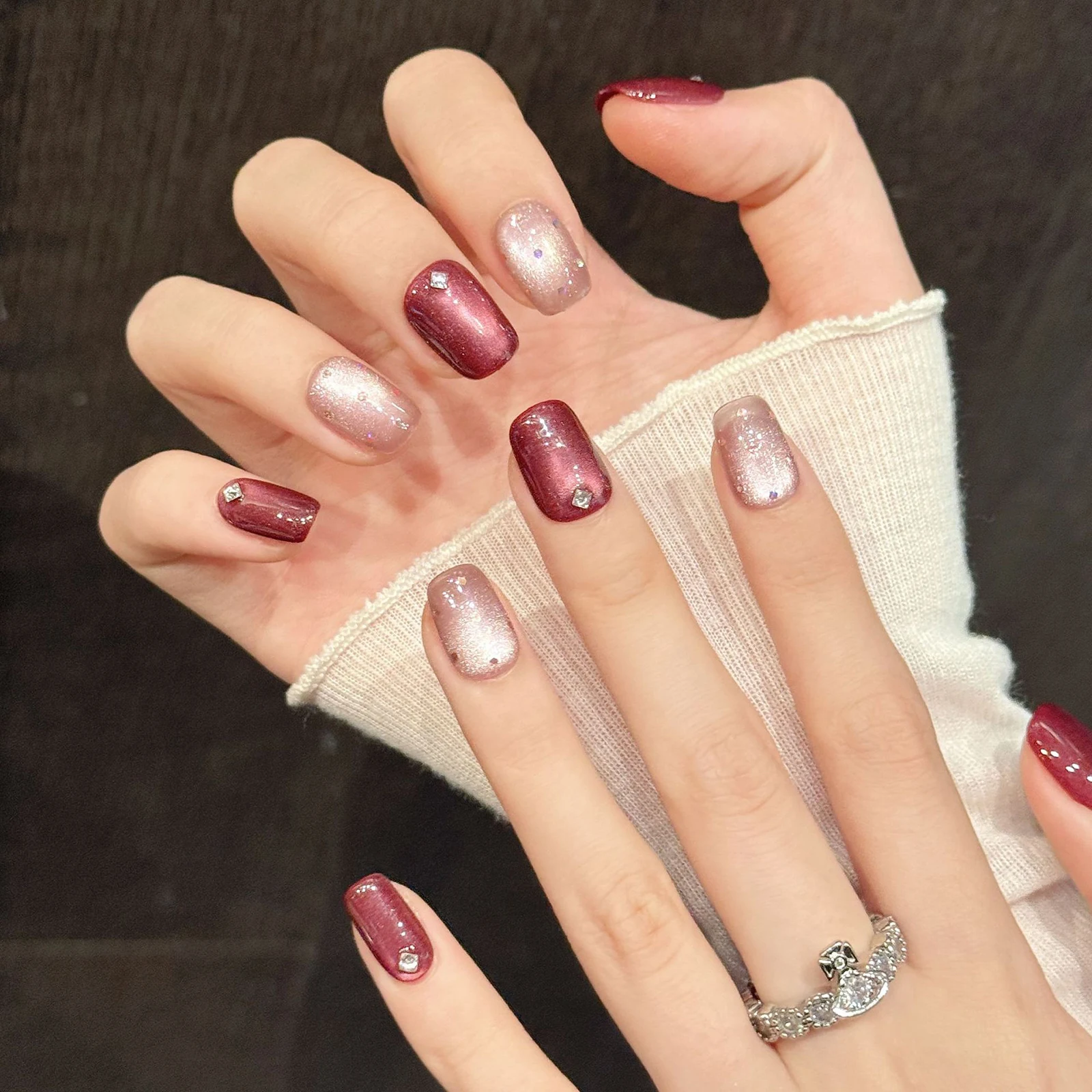 10 Stück Kurze Rosa Katzenaugen Aufklebenägel Glänzende Strass-Dekoration Handgefertigte Künstliche Nagelspitzen für Frauen Mädchen Falsche Nägel