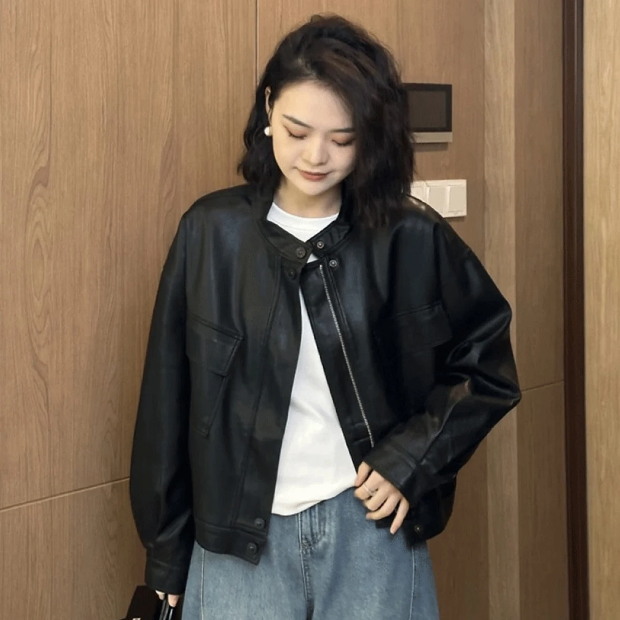 女性用ショートレザージャケット、秋冬新作、ゆったりとしたPUコート、多用途でスタイリッシュなカジュアル、ラウンドネック、長袖、無地