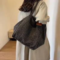 Large capacity leopard print tote bag for women,fashionable and versatile shoulder bag,new minimalist and personalized commuting 6