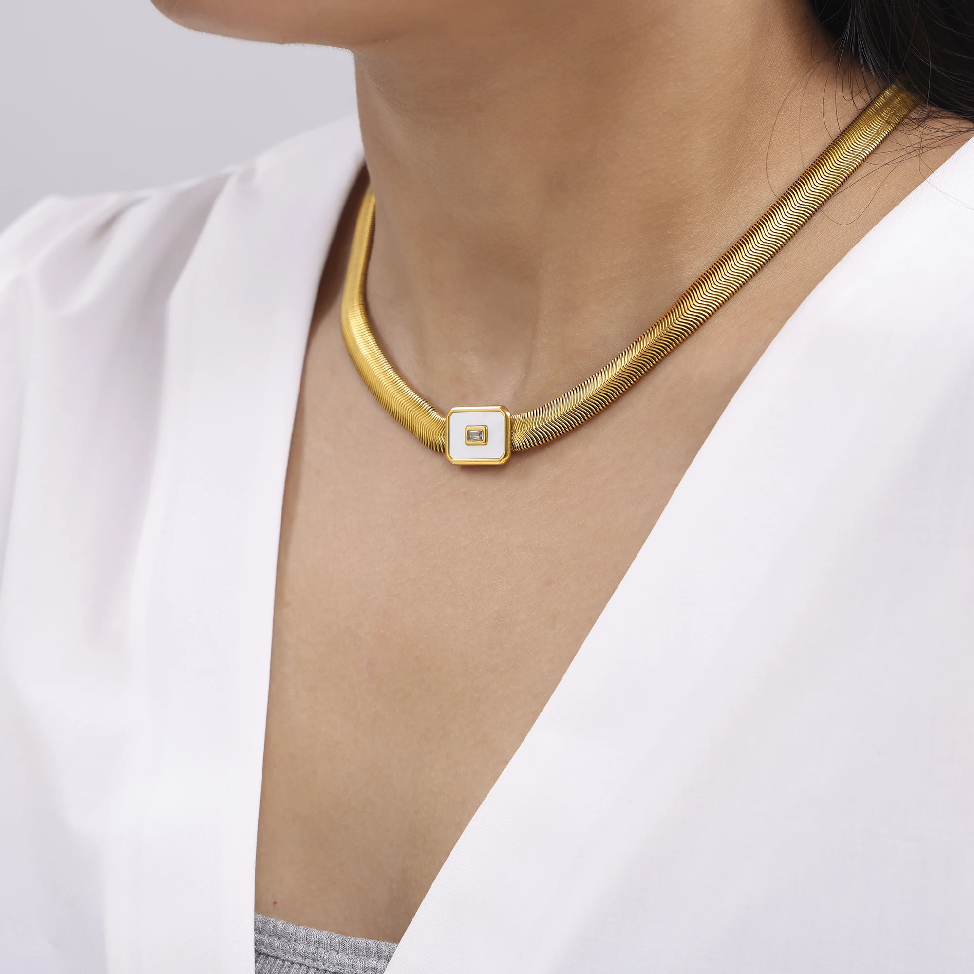 Nivora الذهب اللون الفولاذ المقاوم للصدأ شقة ثعبان سلسلة قلادة سوار للنساء الرجال الملونة مربع مجموعات مجوهرات مقاوم للماء