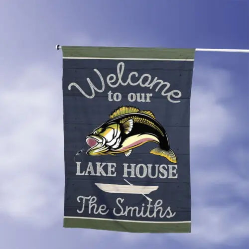مرحبًا بكم شخصيًا بكمًا في علم Lake House، علم ترحيب مخصص لـ Lake House LLK ZZU