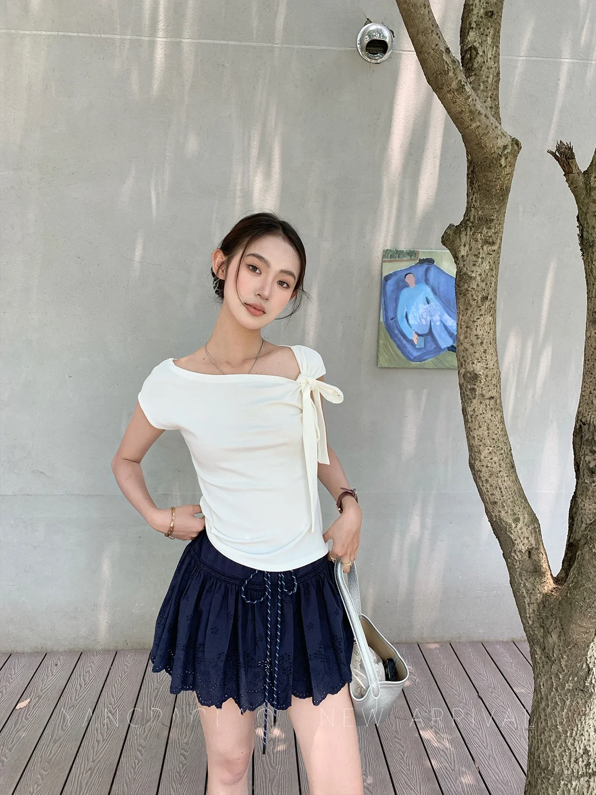 

Comfortable White Strapl ort Sve T-irt Women's Faionable Korean Sle Slimming Top for Summer 2025 by Yang Bubble