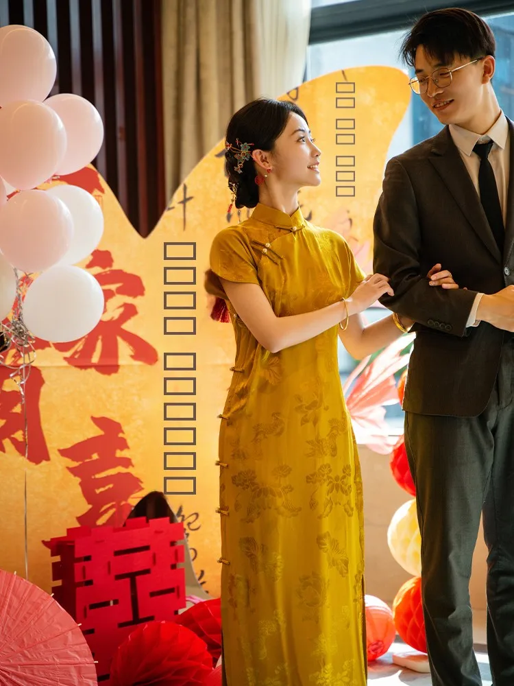 

Новое китайское золотое ципао для женщин, для свадебной церемонии, с коротким рукавом, с высоким разрезом, дышащее, элегантное, длинное ципао