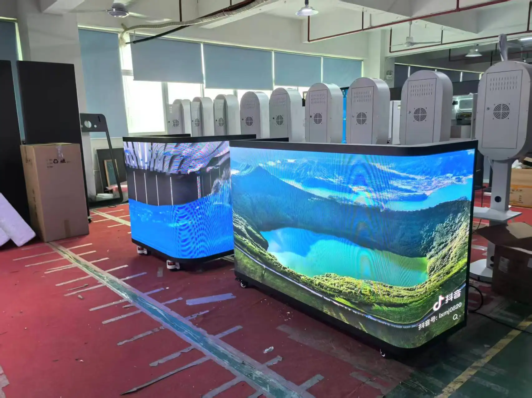 /App Control With High Brightness In USA EU Warehouse /Full Color Curved DJ Booth LED Video Wall 2.5mm Pixel Pitch