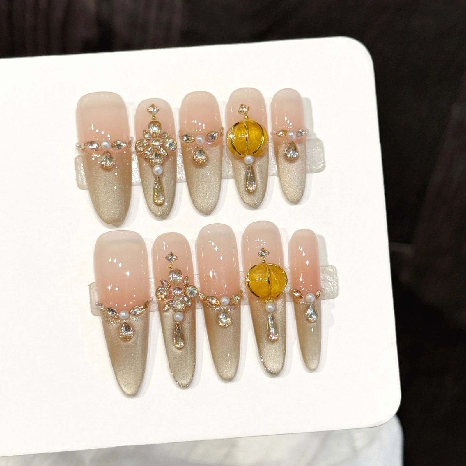 

10 шт. искусственных ногтей ручной работы с золотым дизайном и стразами, модный декор «кошачий глаз», накладные ногти для вечеринок, свадеб и повседневной носки