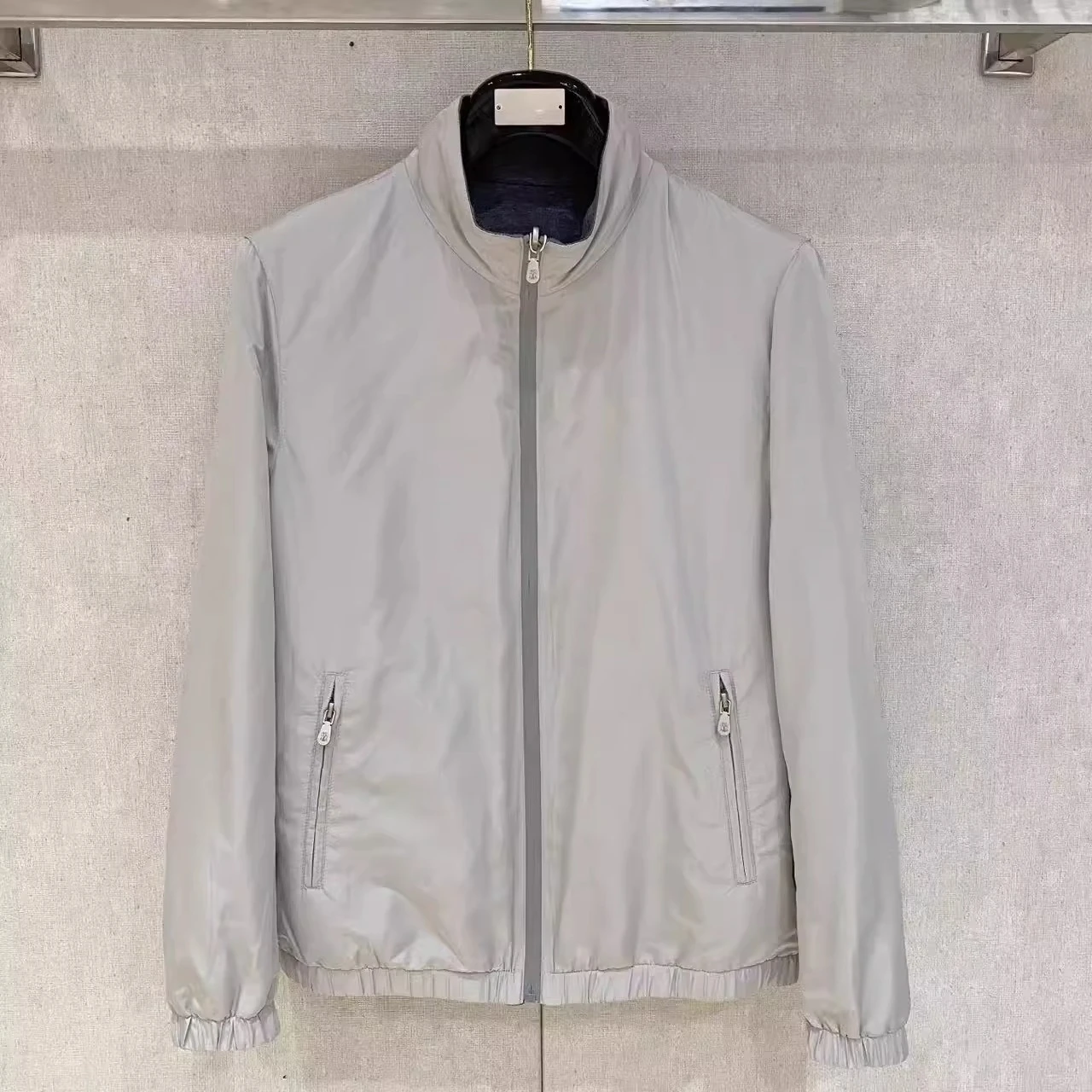 

BC двусторонняя куртка с воротником-стойкой и вышивкой в виде старых денег