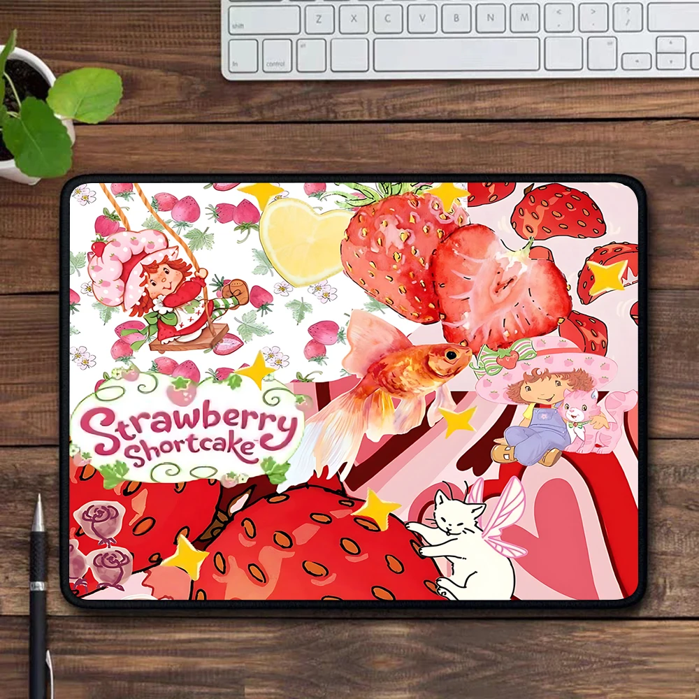 Strawberry-shortcake girl Gaming Mouse Pad XS Small Mousepad For PC Gamer Desktop Decoration Office Mouse Mat Deskmat Rug