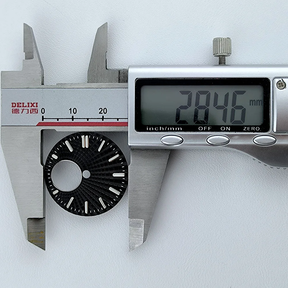 28,5 mm NH38 Dial Niestandardowe logo Dial Wydrążona tarcza Zielona świecąca tarcza Pasuje do akcesoriów do zegarków z mechanizmem NH38