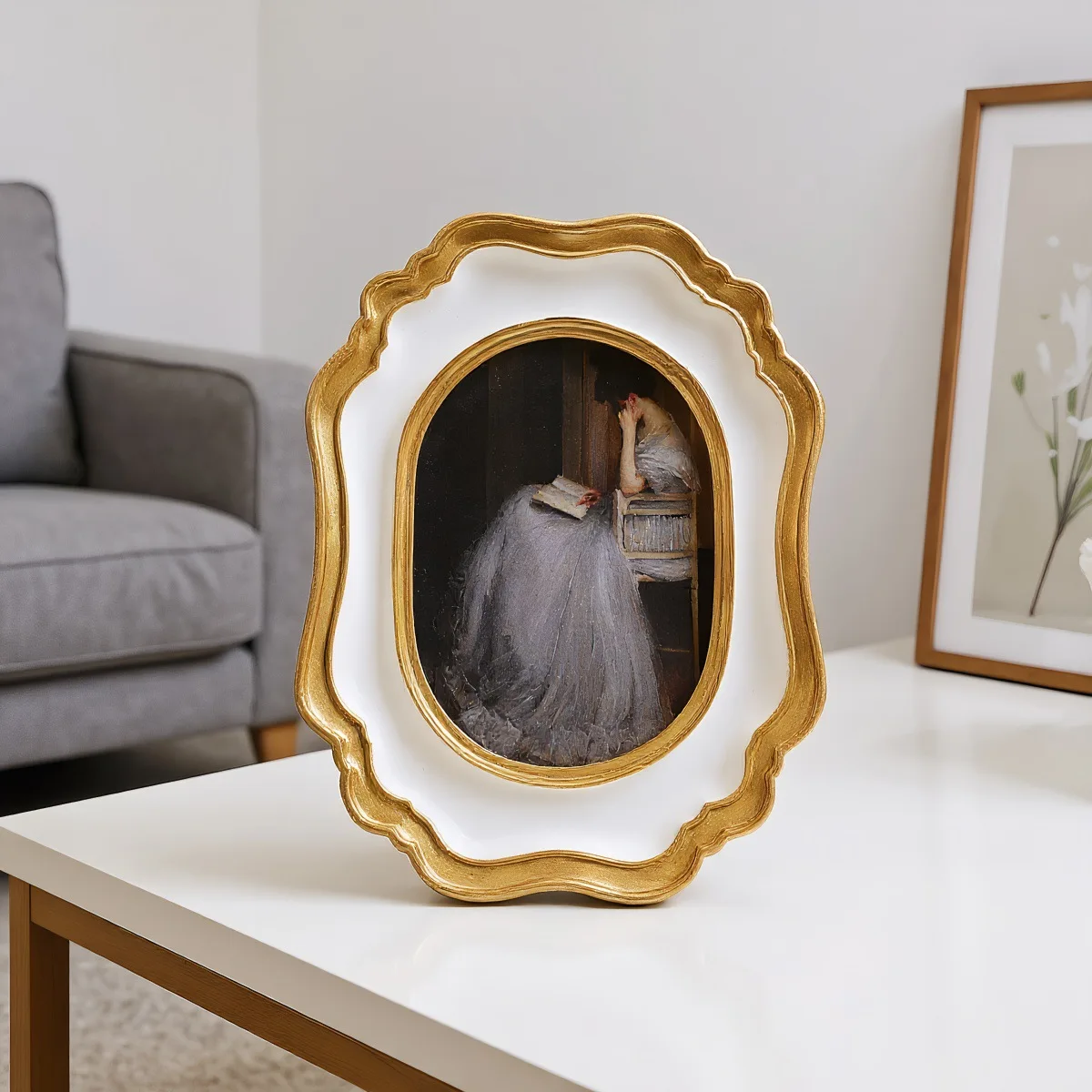 French-style wavy gold-edged oval resin photo frame, carved tabletop oil painting decorative frame