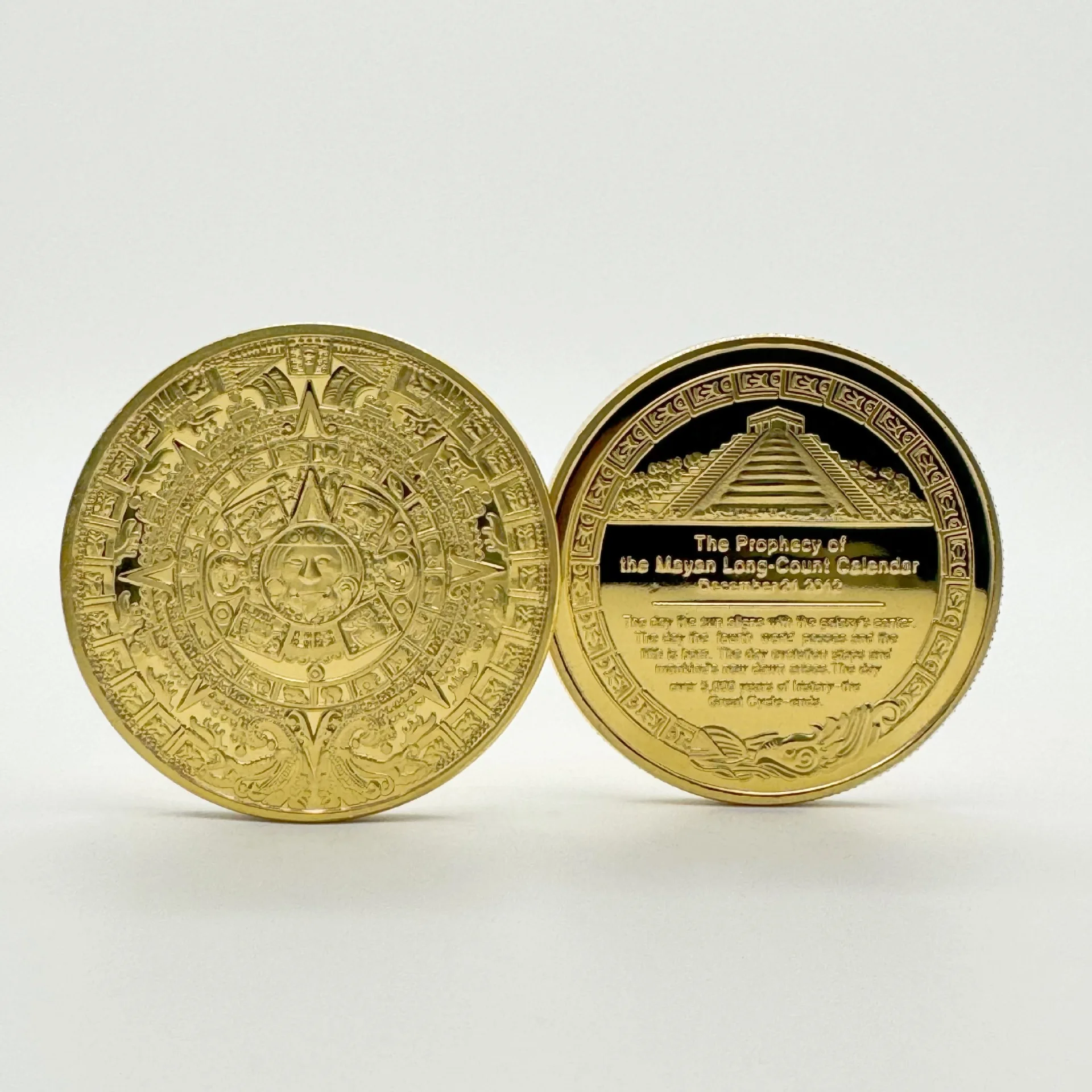 Creative Mayan Commemorative Coins with Plastic Case Pyramid Gilded Lucky Coin Cultural Totem Collection Coin New Year Gift