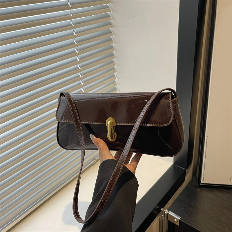 Glänzende PU-Schultertasche mit Schnalle, Damen-Unterarmtasche in Unifarbe, Elegante Vintage-Handtasche im französischen Stil für den Alltag und die Arbeit – Detail 11
