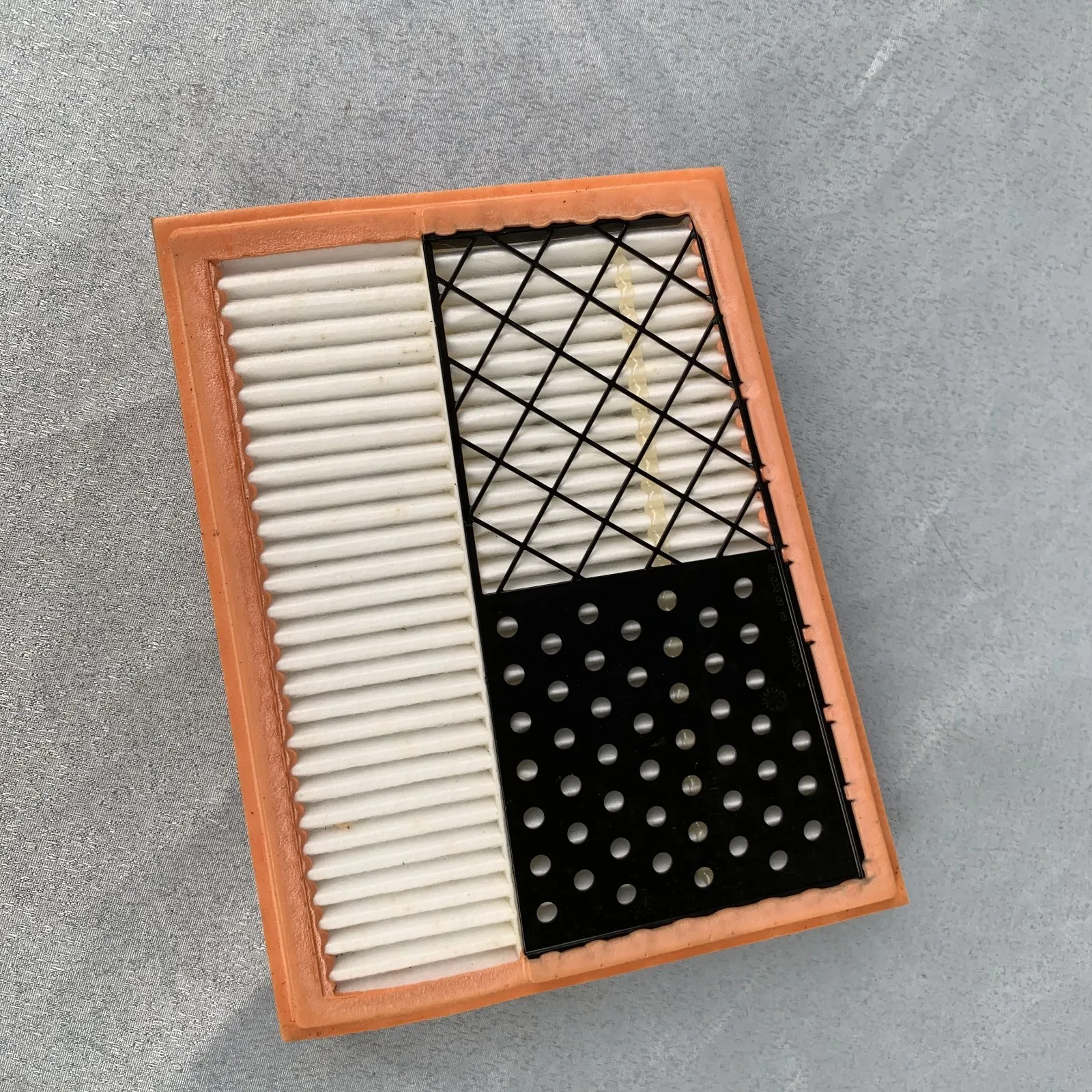 

Air Filter 6420940404 for Mercedes-Benz OM642 Engines A6420942104