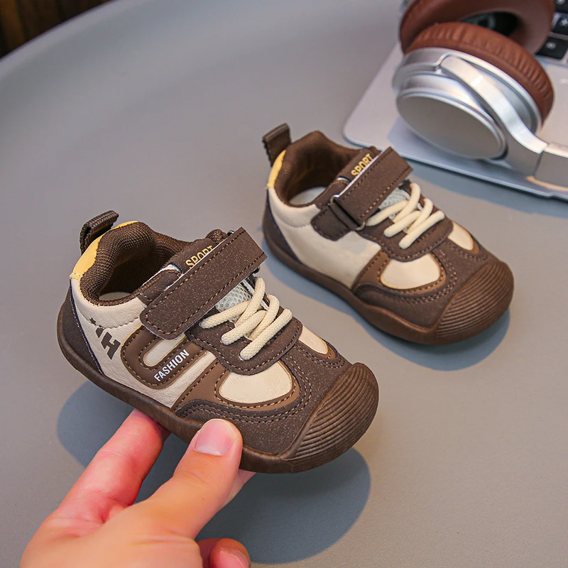 

Модная дизайнерская прогулочная обувь для малышей, белая нескользящая повседневная обувь, дышащая уличная спортивная обувь для мальчиков и девочек