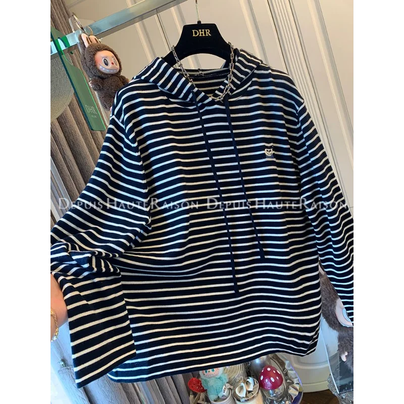 

Полосатая футболка с капюшоном и вышивкой из мультфильма, женская осенняя свободная рубашка с длинными рукавами, топ