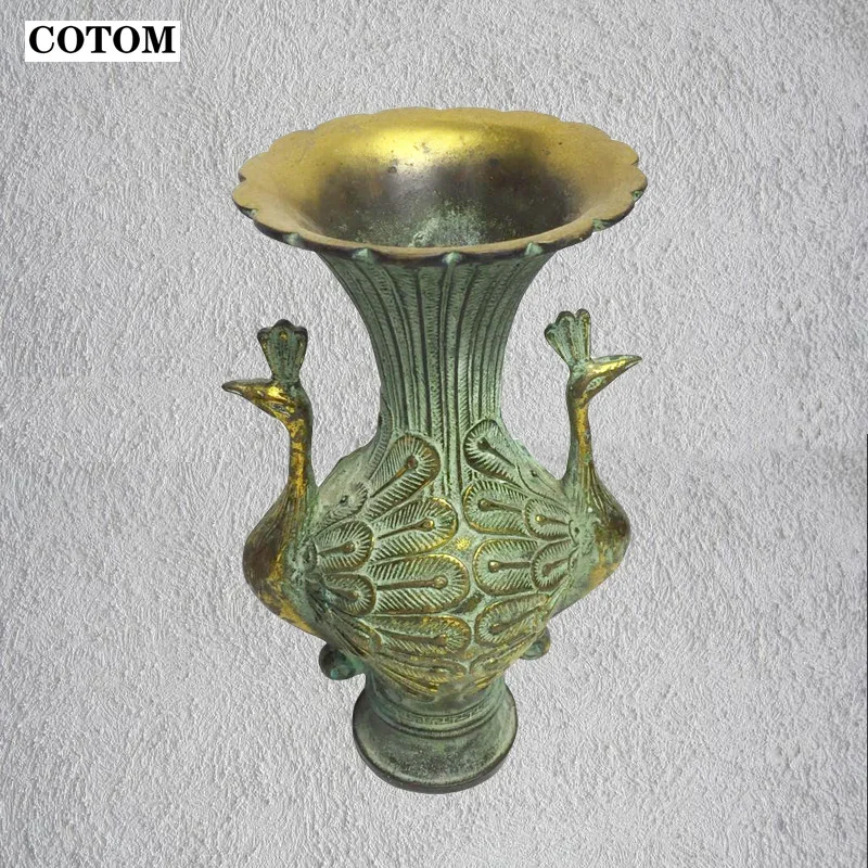 

Hand-Forged Bronze Peacock Vase Craftsmanship Tang Dynasty Techniques Antiques ware collection artifacts decoration maison