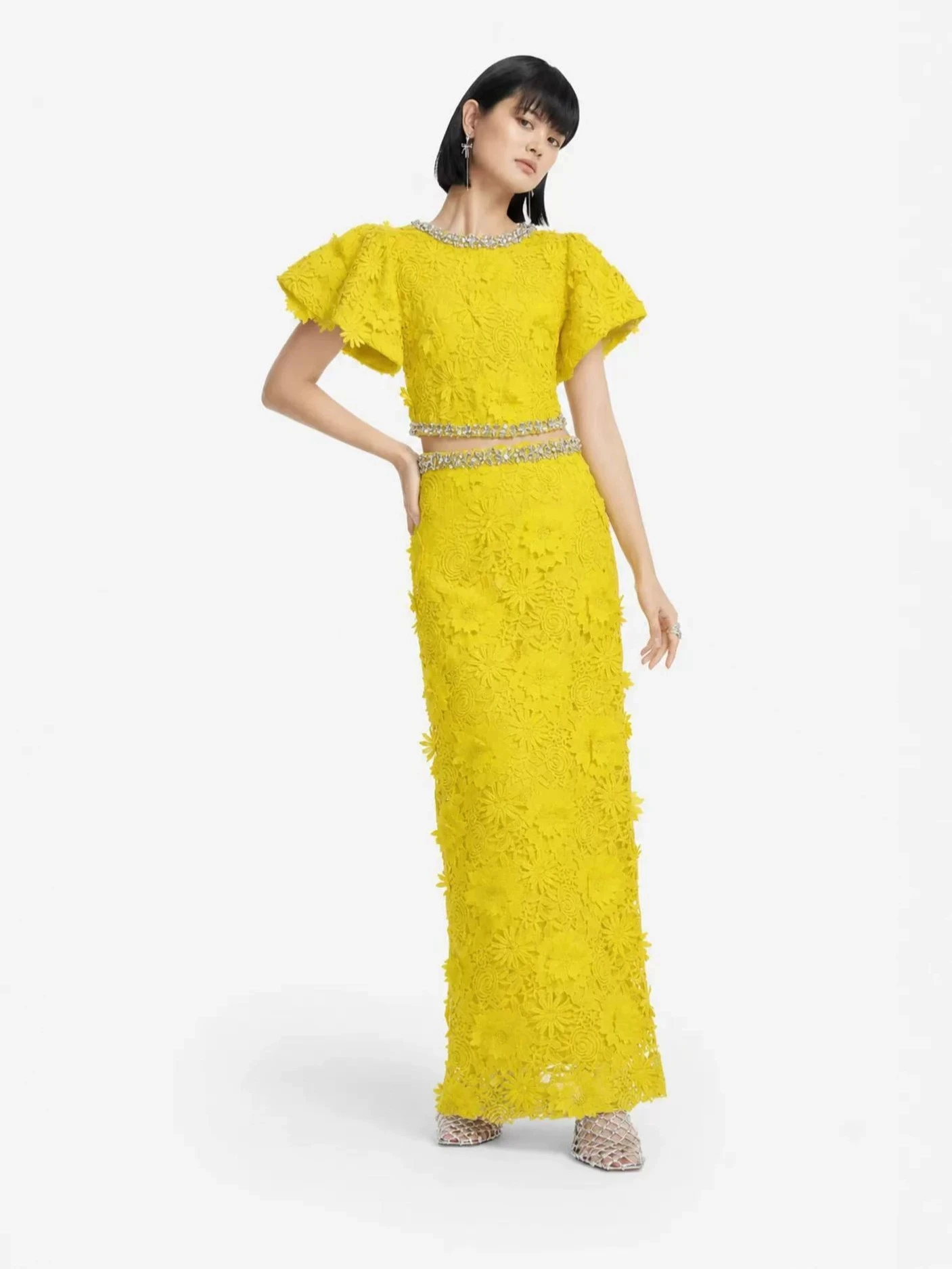 2026 New Heavy Industry Nail Drill Embroidery Water soluble Lace Elegant Short Sleeve Top High Waist Half Skirt Two Piece Set