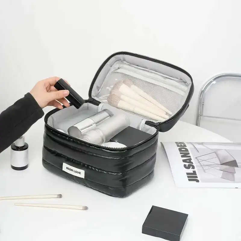 Large Capacity Lipstick Skincare Storage Bag Travel Portable Women Ideal Gift 2025 New Design Cosmetic Bag Handheld Makeup Bags