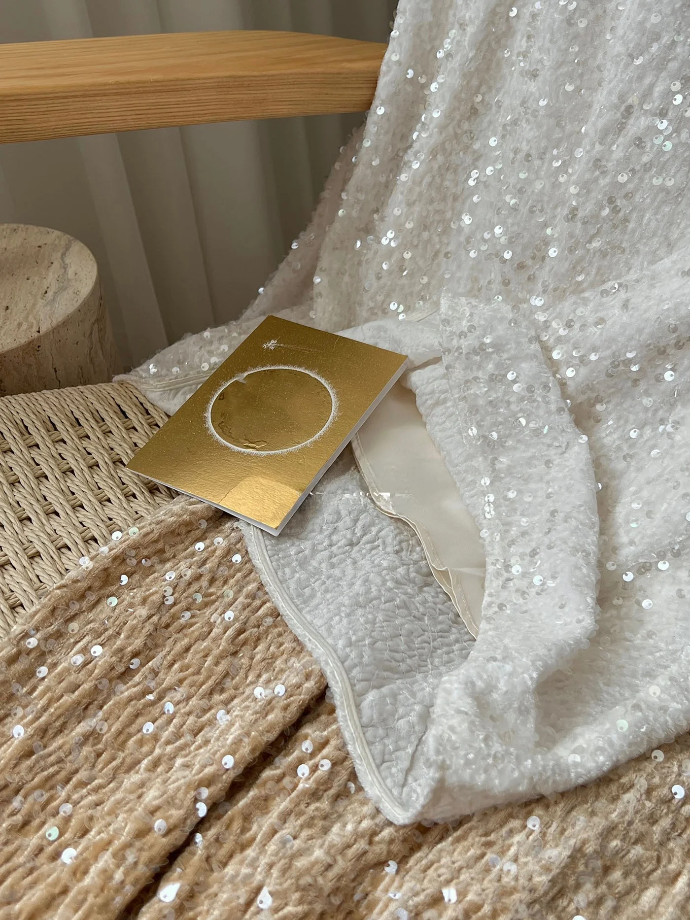 Gonna a coda fi con campo magnetico stellato, paillettes ini che attirano ogni cornice, sensazione di fascia alta, gonna da donna