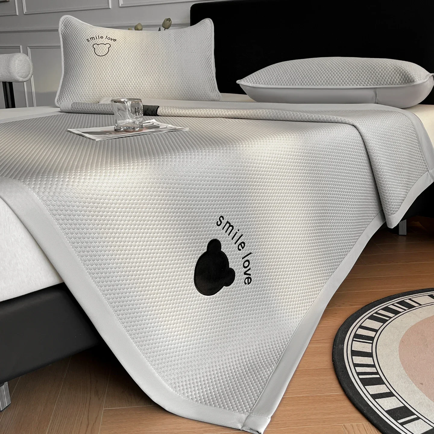 Breathable Summer Cooling Mat for Bed Double Layer Thickened Ice Silk Bed Pad Machine Washable Air Conditioning Mattress Cover