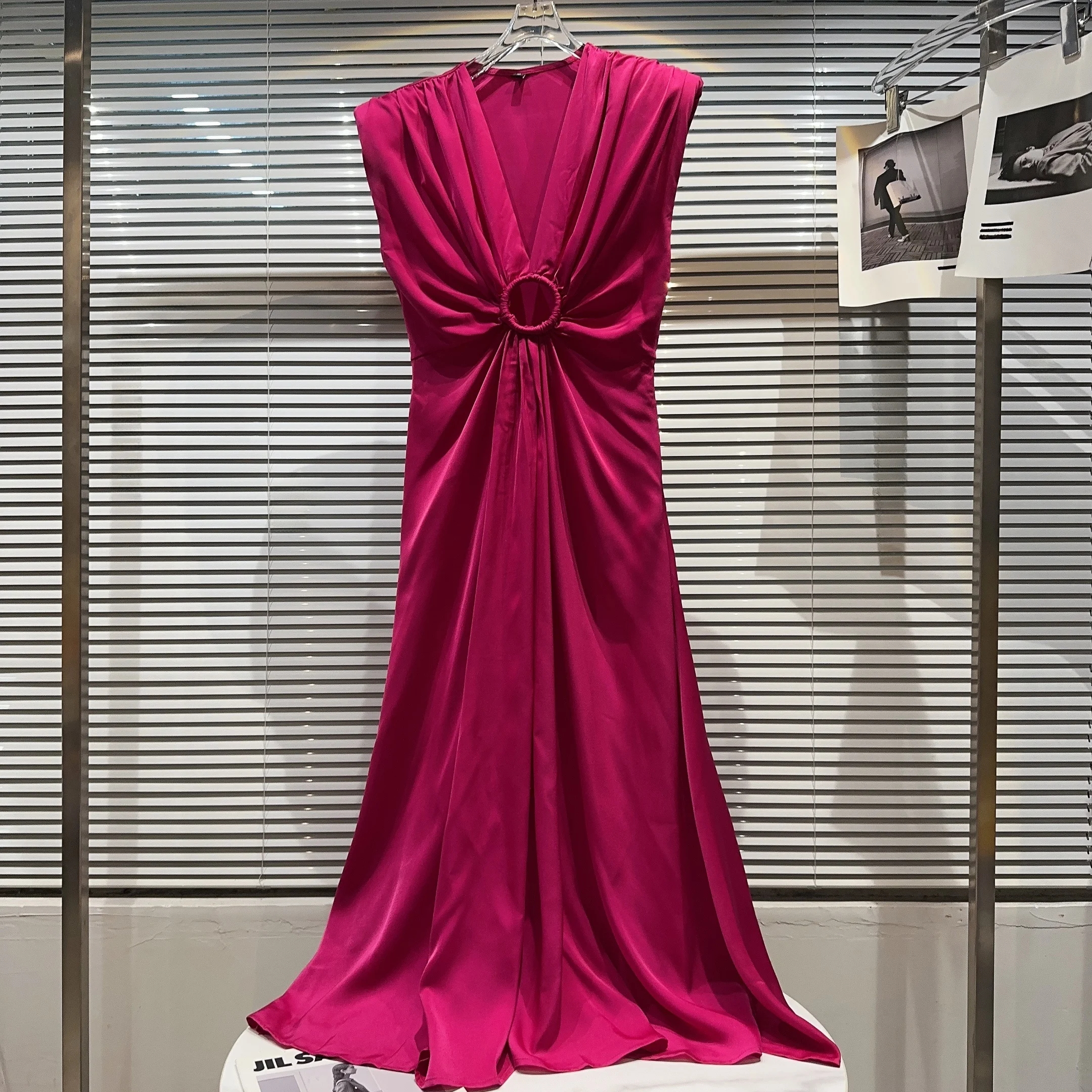 Summer 2025 New Sle Little Fraance V-ne Ring Waist Personali Lady Silk Satin Dr Ele Aosphere Long Skirt