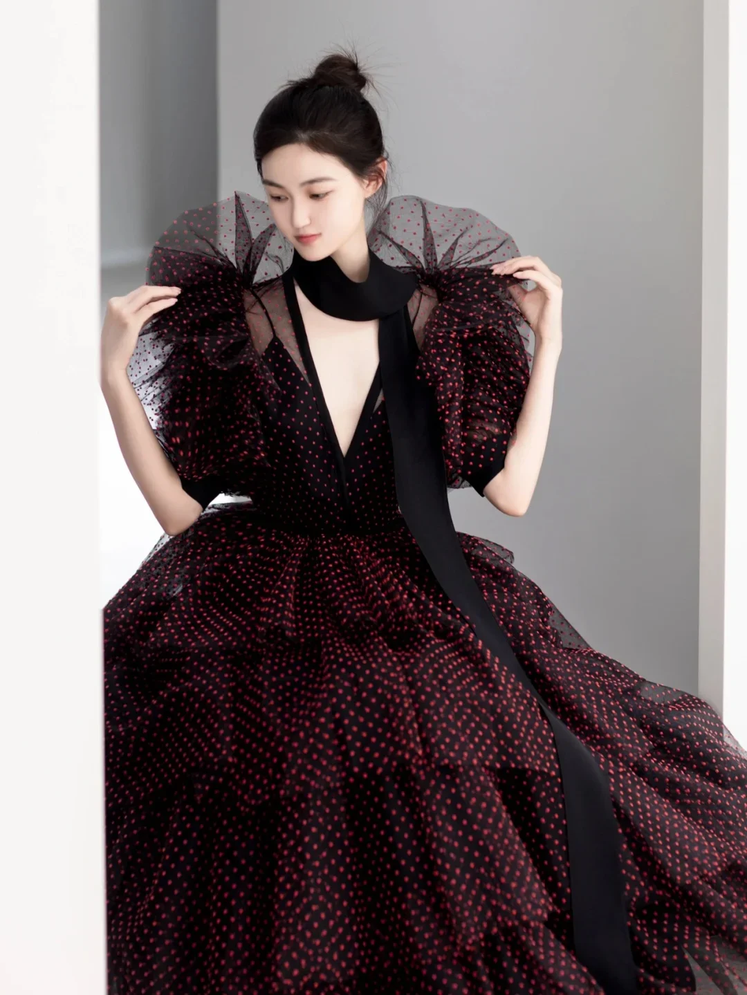 Sukienka maxi w stylu księżniczki, bordowa, damska, długa, rozkloszowana, warstwowa, na studniówkę, czarna, w kropki, elegancka sukienka na przyjęcie z rękawami.