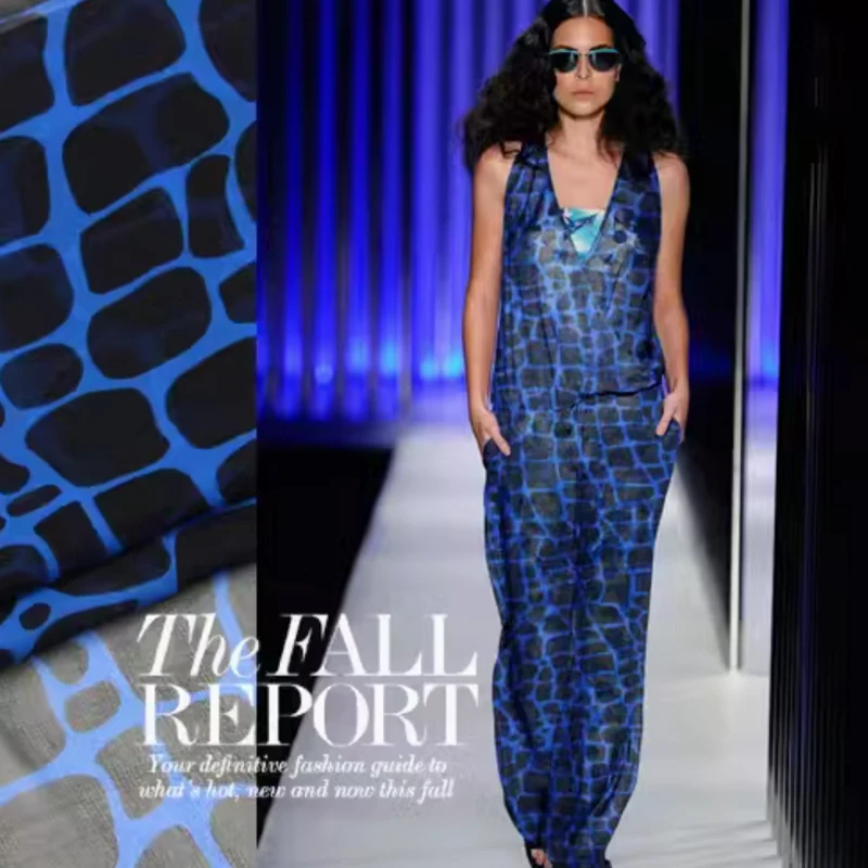 

Ширина 110 см, 8 мм, черная, с большими точками, синяя шелковая жеоржетная ткань для классической рубашки, одежды, брюк, швейный материал своими руками R1624