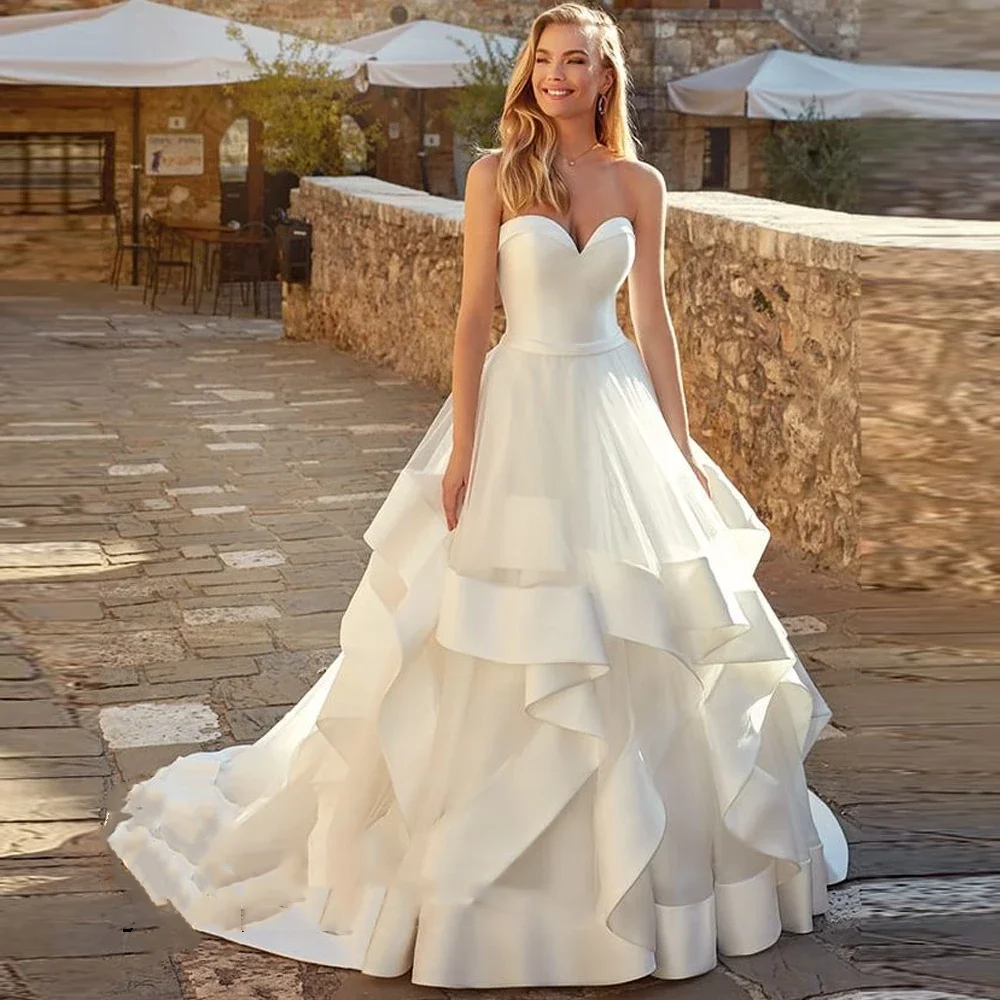 Personnalisé Simple sixyTulle à plusieurs niveaux sans manches chérie dos nu Princesines une ligne robes De mariée mariée robes De Novia