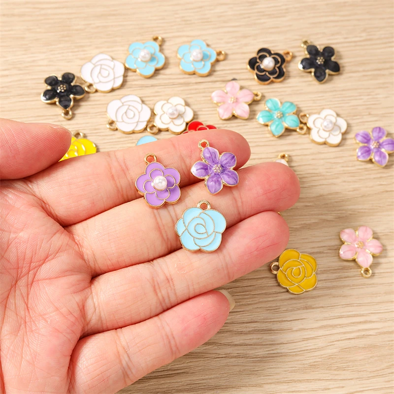 10 Stück gemischte, niedliche, bunte Emaille-Blumen-Anhänger für Ohrringe, Halsketten, Armbänder, DIY-Bastelarbeiten, Schmuckzubehör – Detail 2