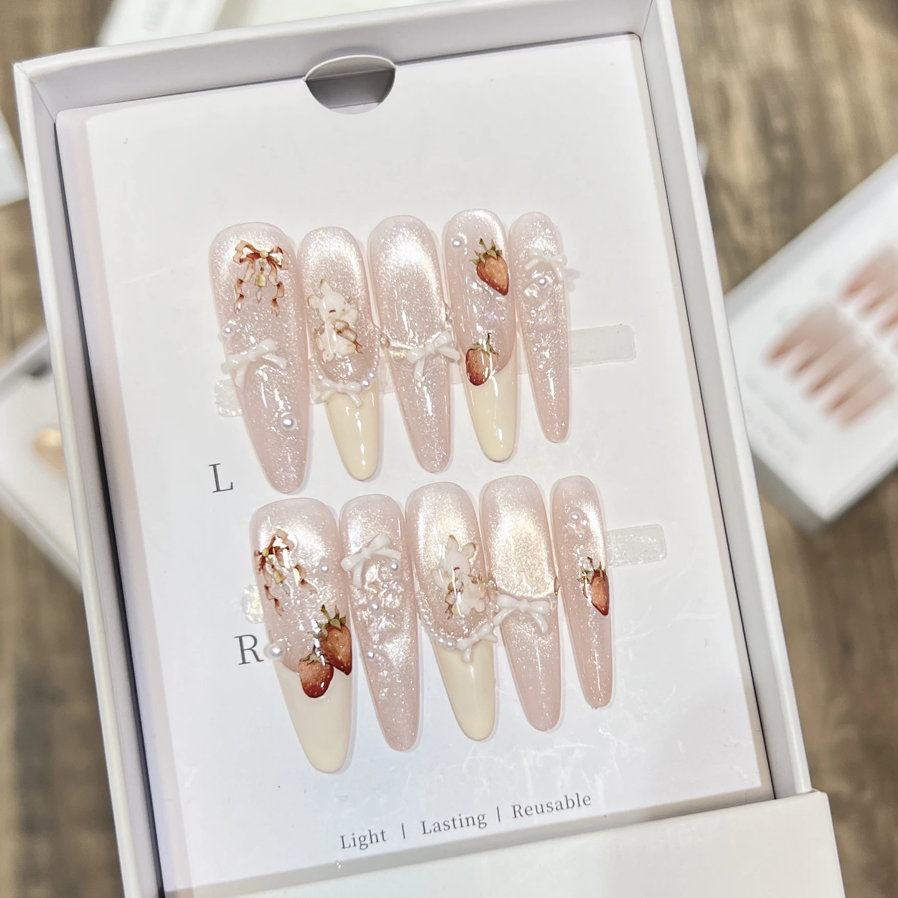 

10 шт., длинные накладные ногти на шпильках, белые французские клубничные накладные ногти с 3D-бантом и жемчугом, съемные накладные ногти