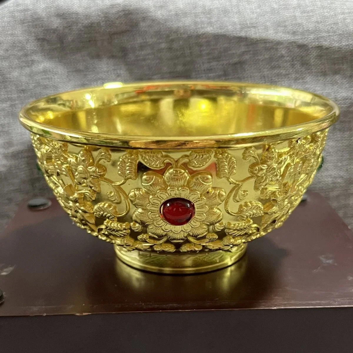 

Collection Chinese Retro Pure Copper Gilding Gem Carved Flower Bowl Crafts