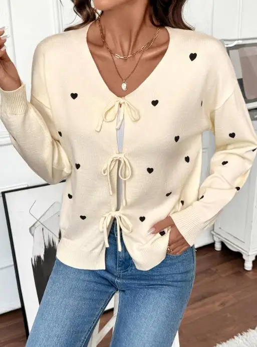 

Autumn and Winter 2025 Sweet Cute Heart-Shaped Pattern V-Neck Lace Up Cardigan for Women,slim Fit Long Sleeved Knitted Jacket