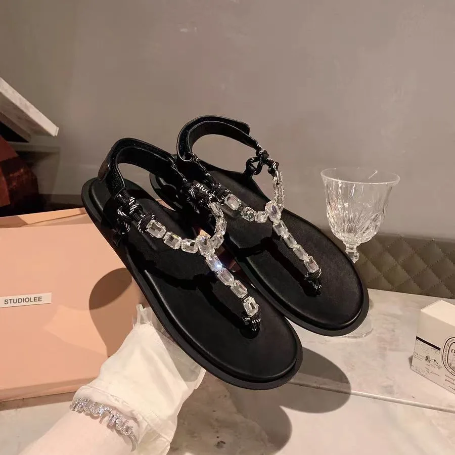 

Summer New Fashionable Sparkling Water Diamond Flat Bottom Knot Versatile Clamp Toe Outer Wearing Herringbone Slippers for Women