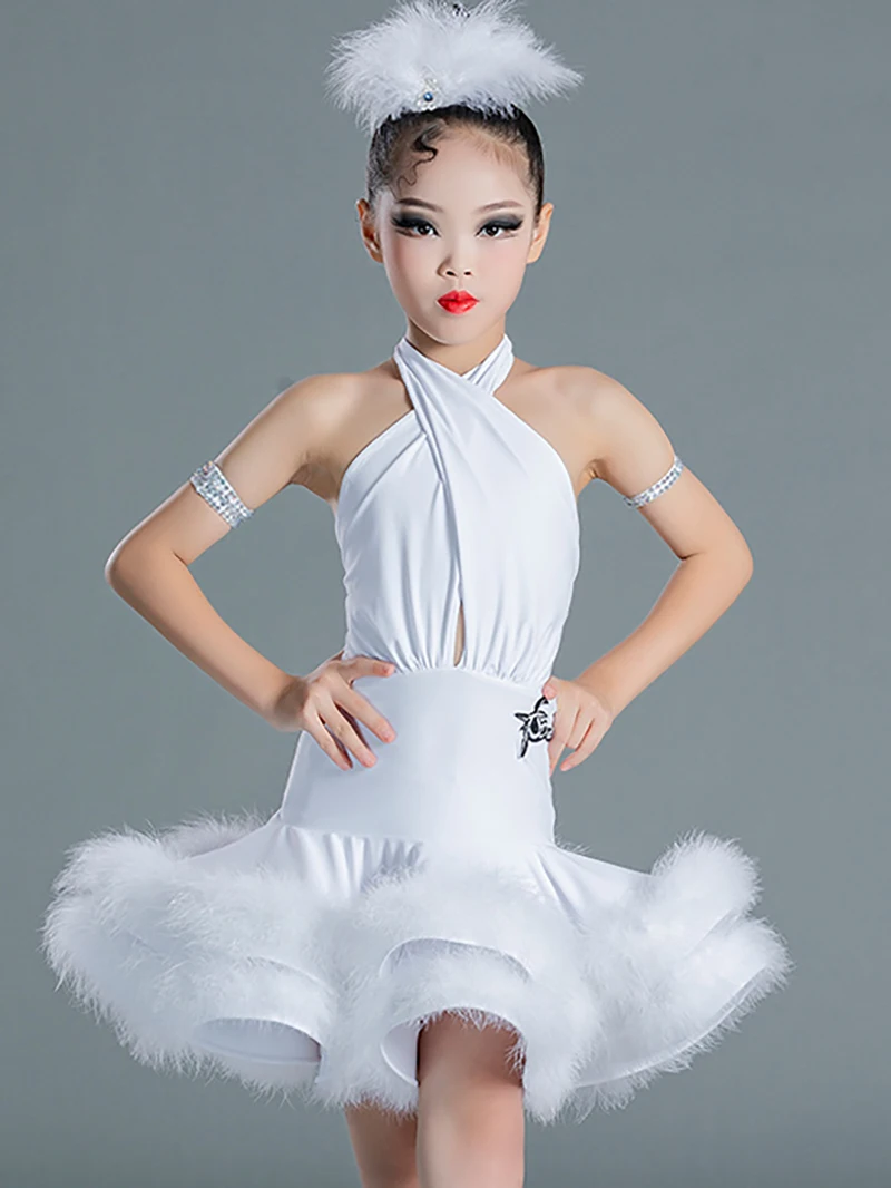 Strój do tańca latynoamerykańskiego dla dzieci, dziewczęcy kombinezon z halterem w kolorze białym i duże spódnice z piór, kostiumy profesjonalne do samby i rumby w stylu kowbojskim.
