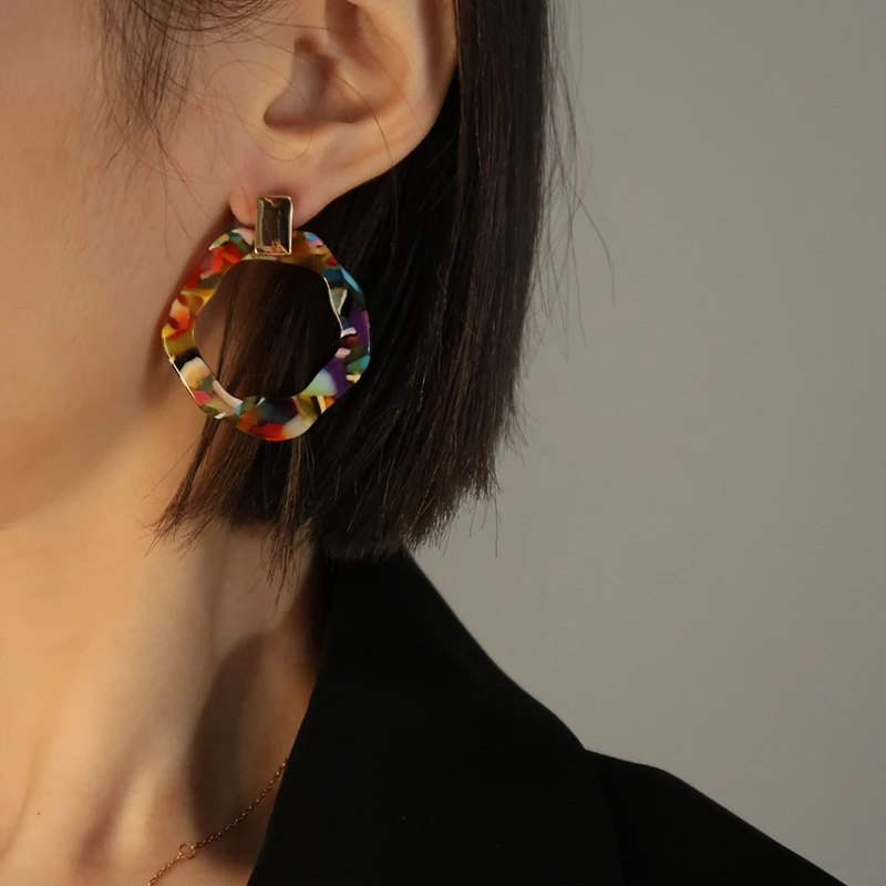 

European and American temperament retro acrylic geometric contrasting stud earrings