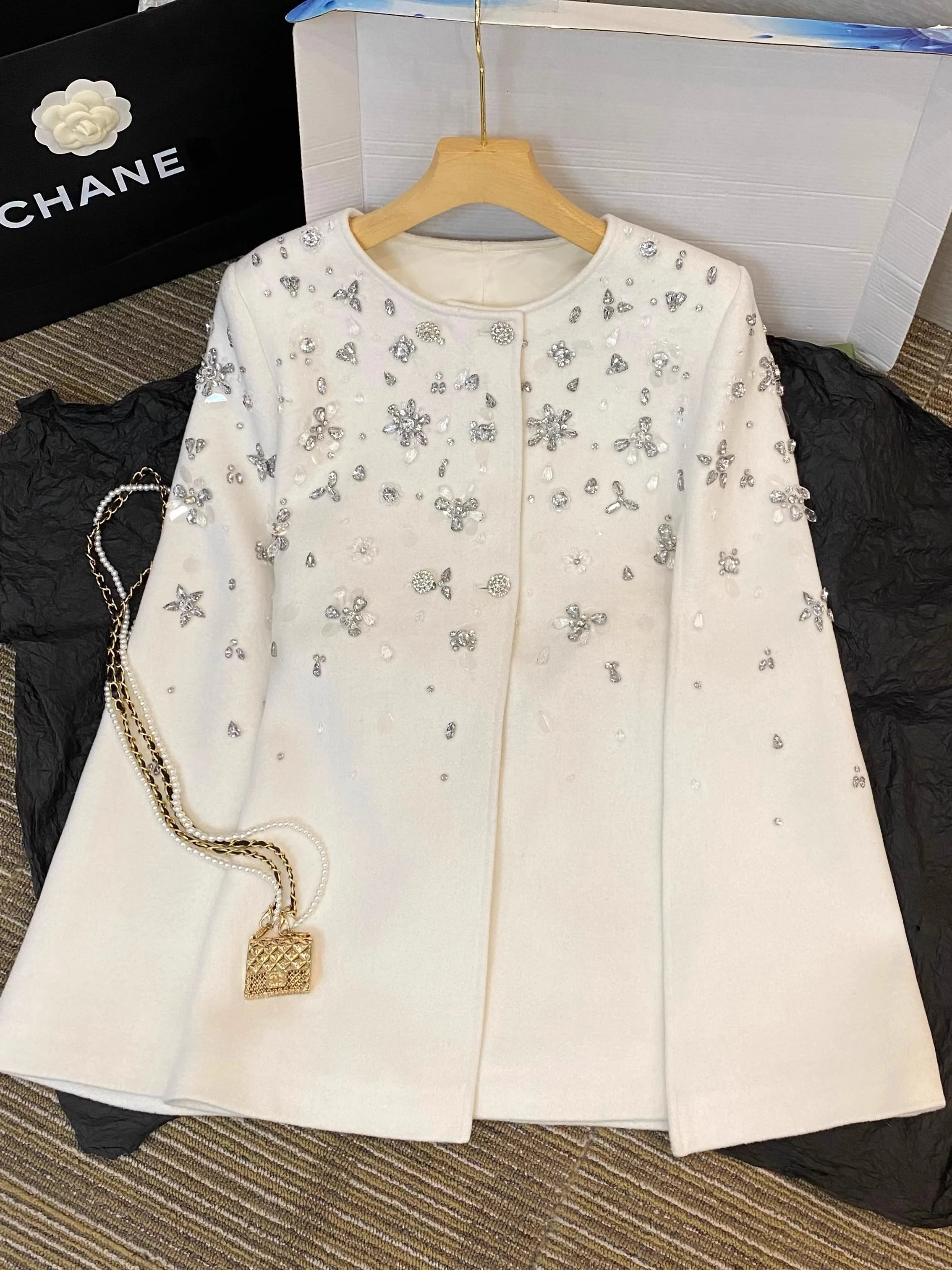 Exquisite Beadings Woolen Cape Coat For Women Fall And Winter 2025 Celebrity Casual Elegant Shawl Outwear Cloak White Black