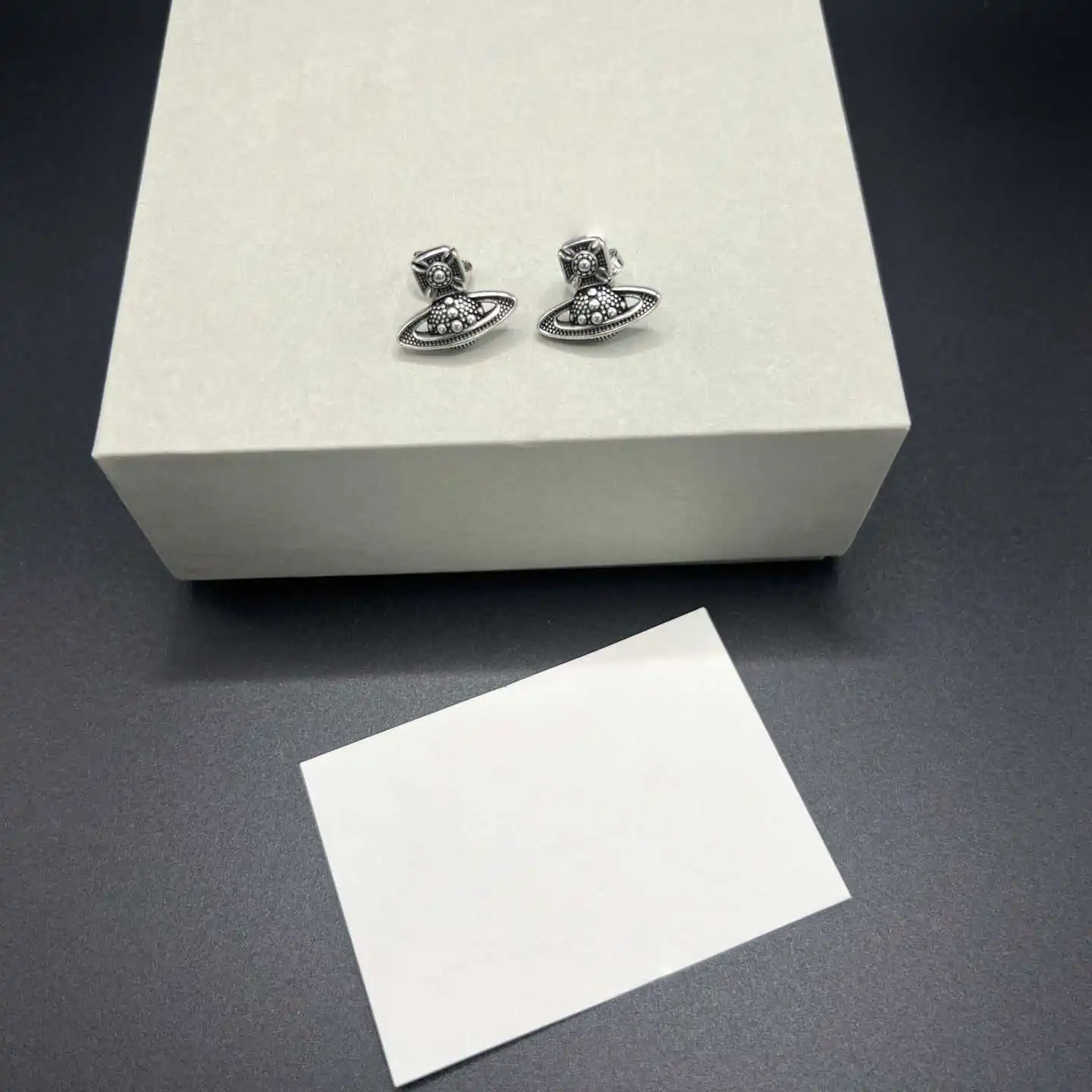 S925 فضة بريق زحل الشرير خمر قلادة قلادة ضوء مجوهرات السيدات الفاخرة الأنيقة