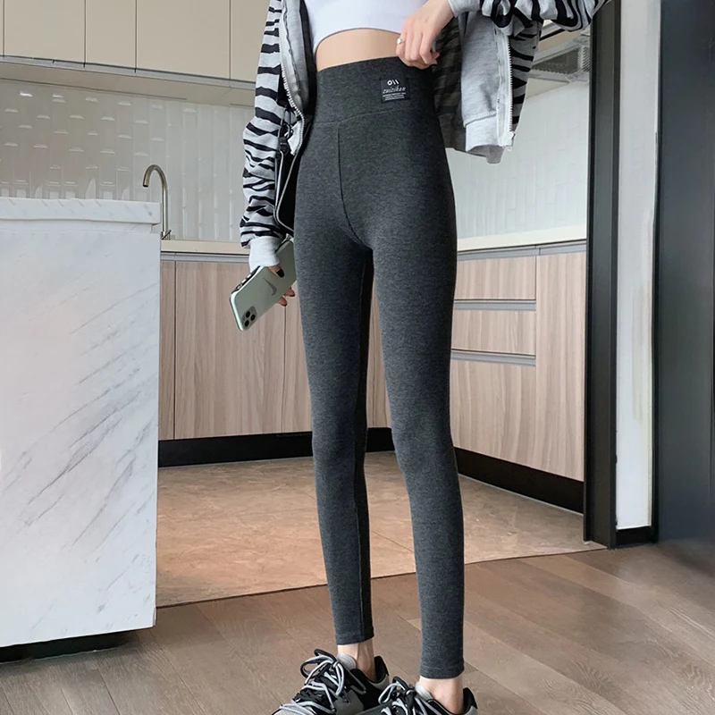 เลกกิ้งสีเทาแบบมีลายริบ ปี 2025 สำหรับผู้หญิง เอวสูง ยืดหยุ่น กระชับ เหมาะสำหรับฤดูหนาว สีพื้น ใส่สบาย อุ่น กระชับรูปร่าง